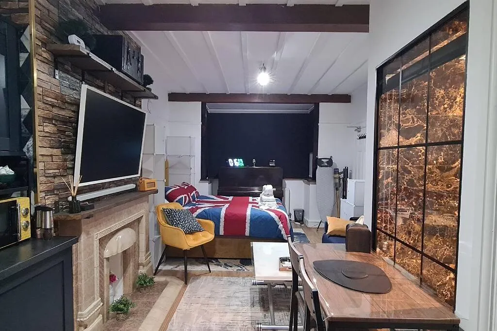 Luxury & Comfy City Break Studio Apartment London
