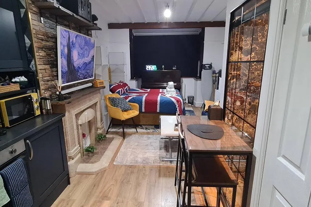 Luxury & Comfy City Break Studio Apartman London