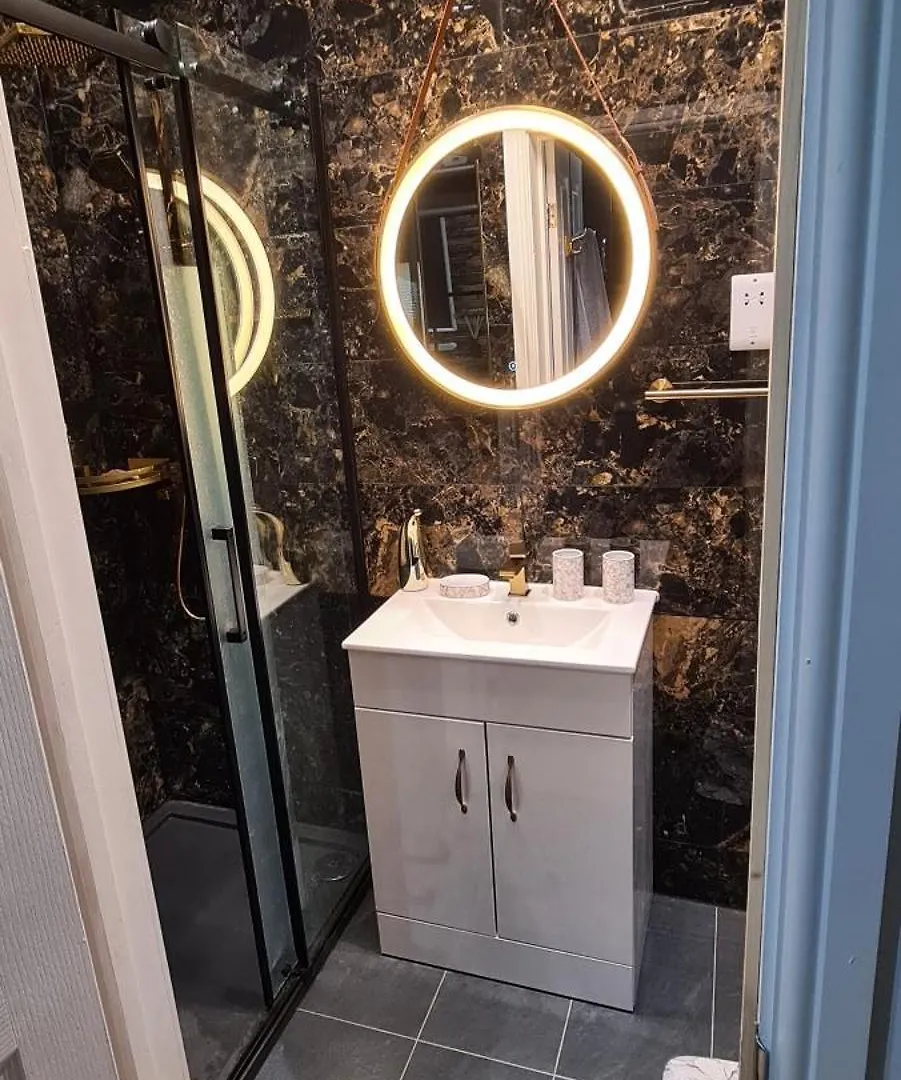 런던 Luxury & Comfy City Break Studio 아파트 0*,