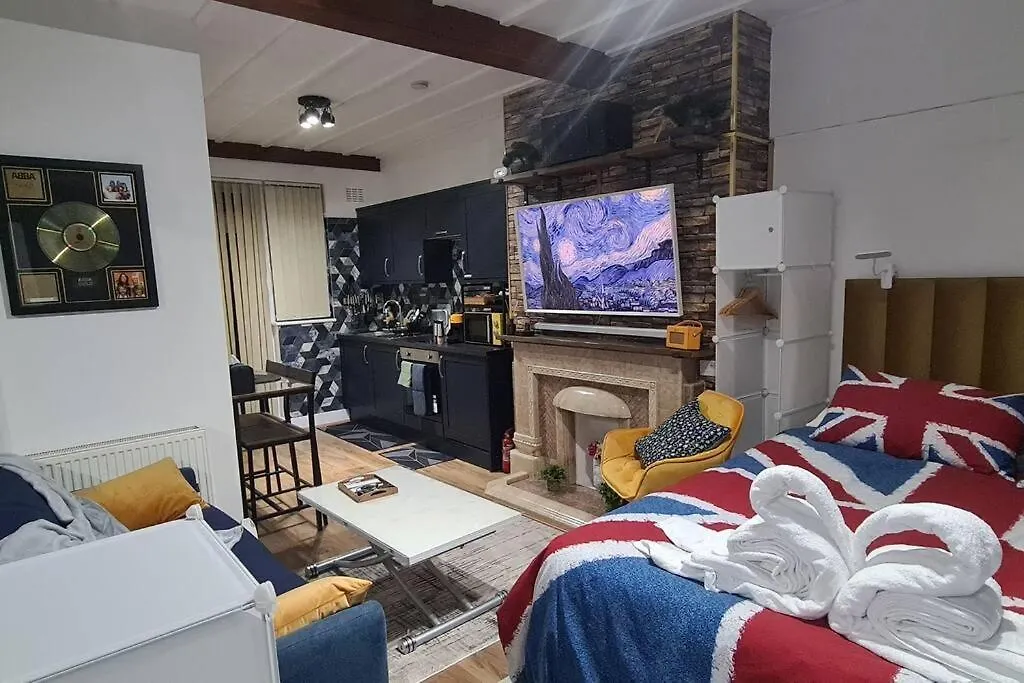 런던 Luxury & Comfy City Break Studio 아파트 0*,
